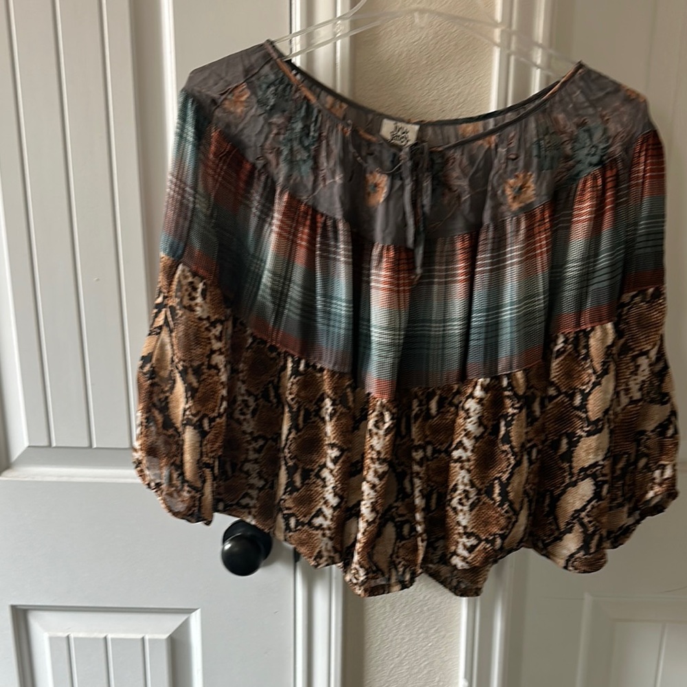 Ivy Jane Green and Brown Ruffled 3/4 Sleeve Blouse